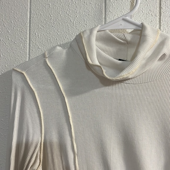 Top - Picture 2 of 3